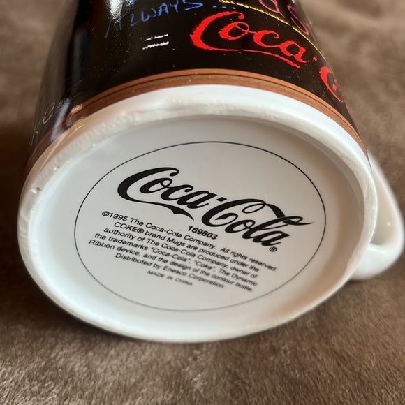 Coca-Cola 1995 Collector's Coffee Mug (No. 169803) *NEW IN BOX** - Picture 12 of 13